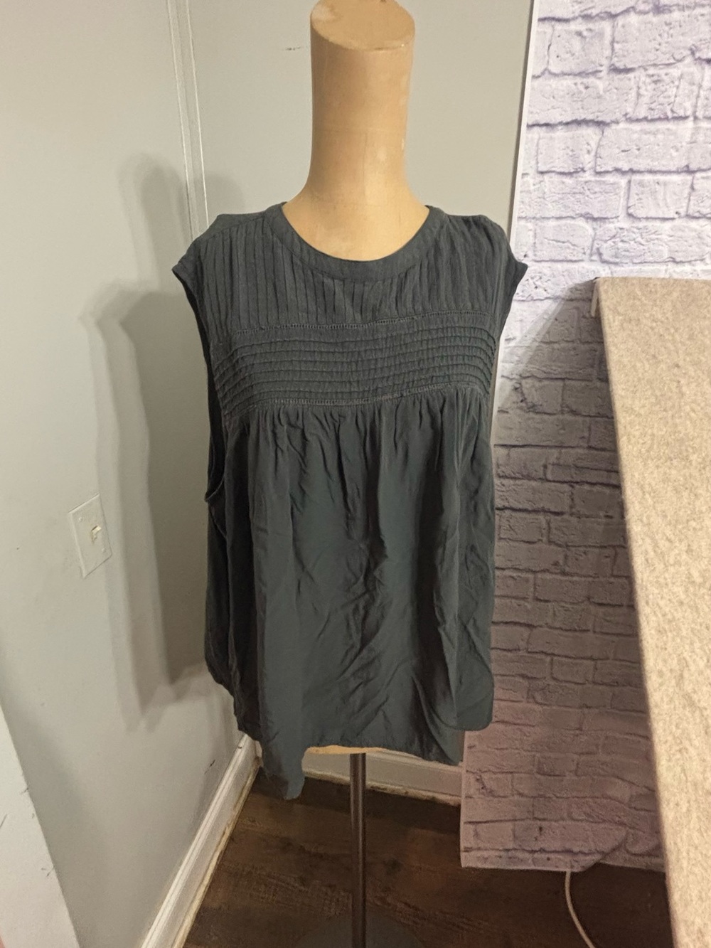 Old Navy Charcoal Gray Pintuck Sleeveless Tank Top
